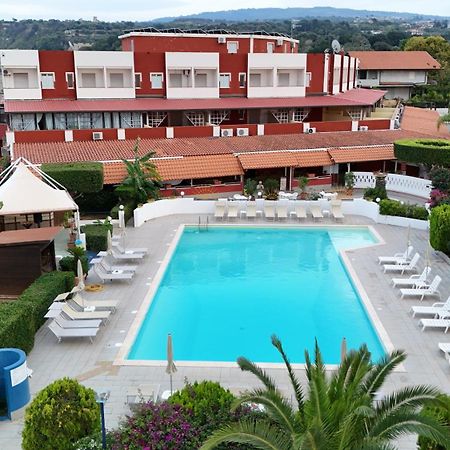 Residence Hotel Felix Ricadi Exterior photo