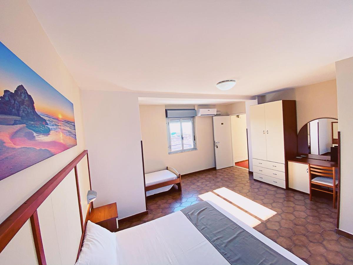 Residence Hotel Felix Ricadi Exterior photo