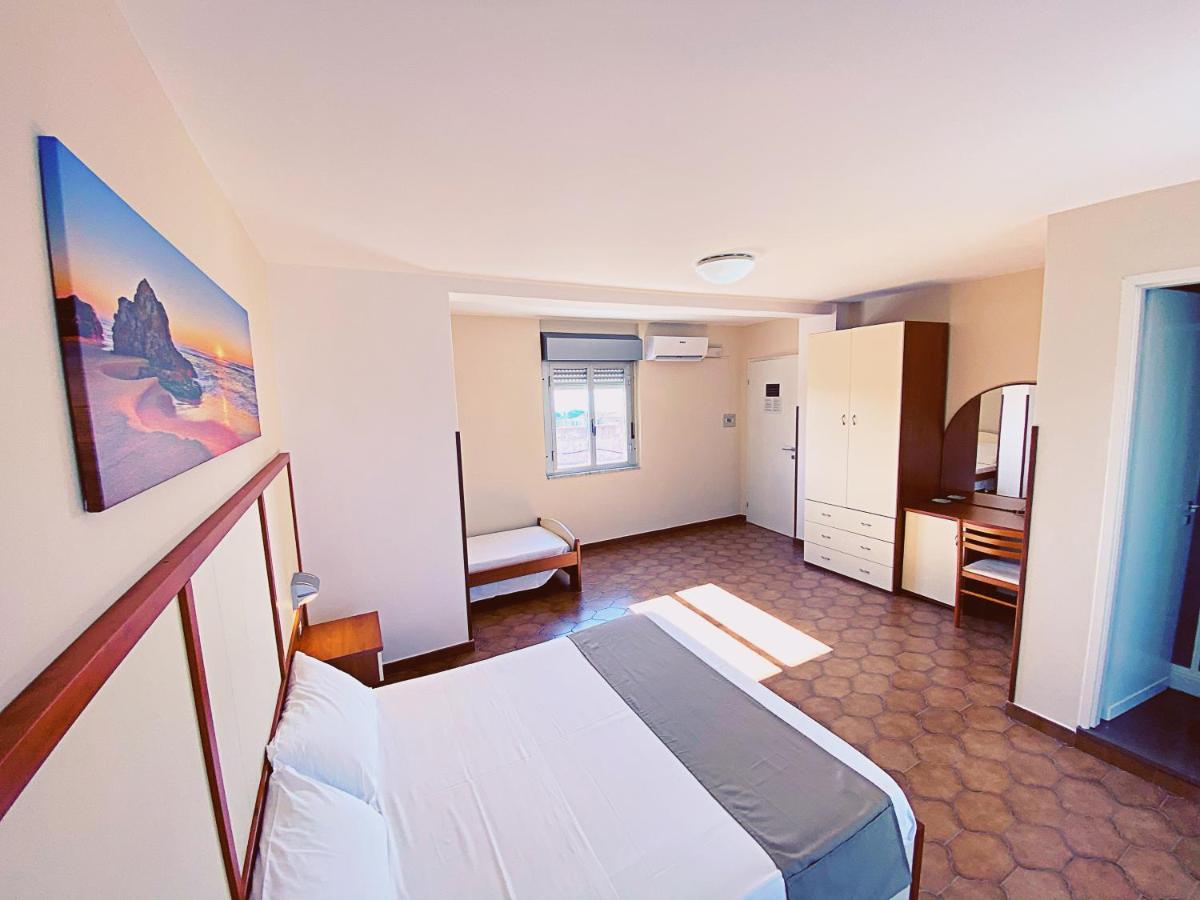 Residence Hotel Felix Ricadi Exterior photo