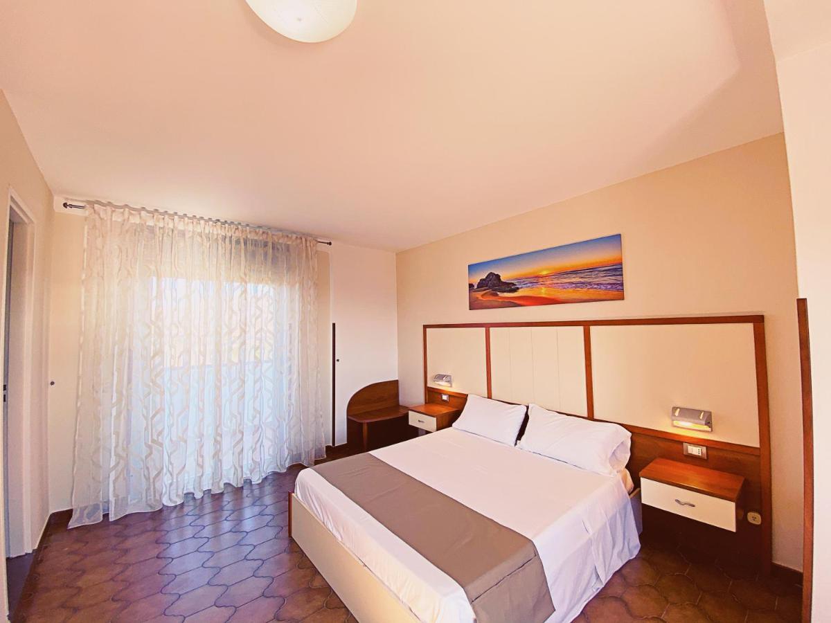 Residence Hotel Felix Ricadi Exterior photo