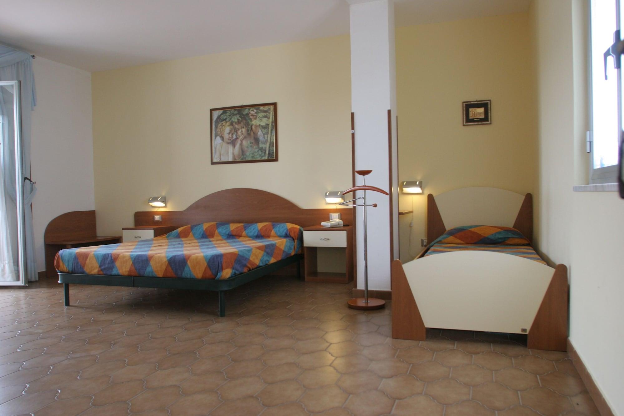 Residence Hotel Felix Ricadi Exterior photo