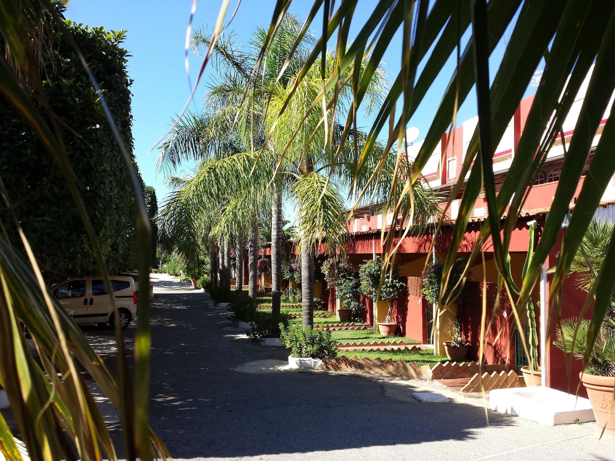Residence Hotel Felix Ricadi Exterior photo