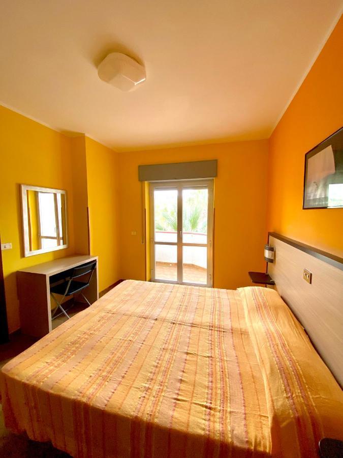 Residence Hotel Felix Ricadi Exterior photo