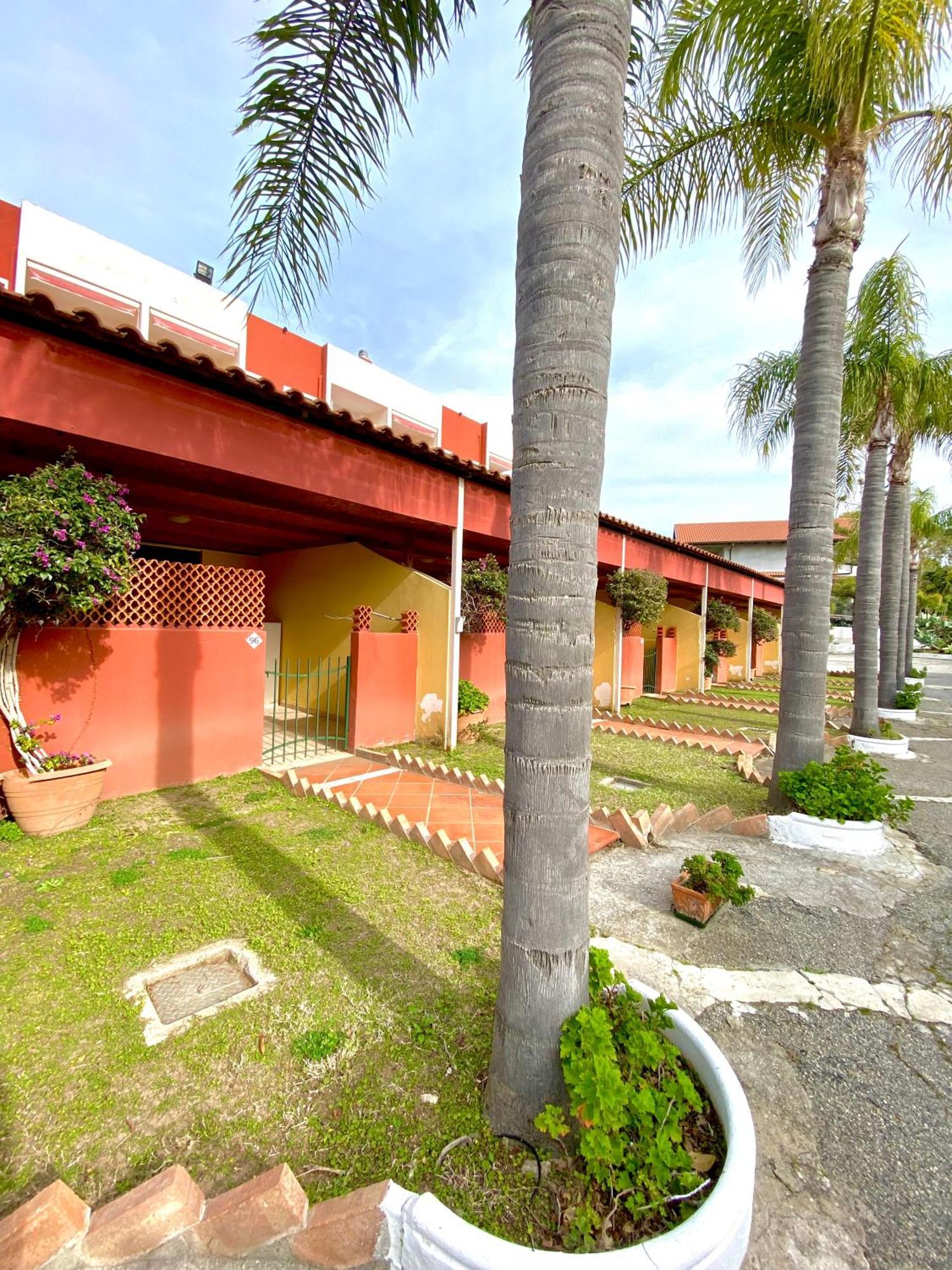 Residence Hotel Felix Ricadi Exterior photo