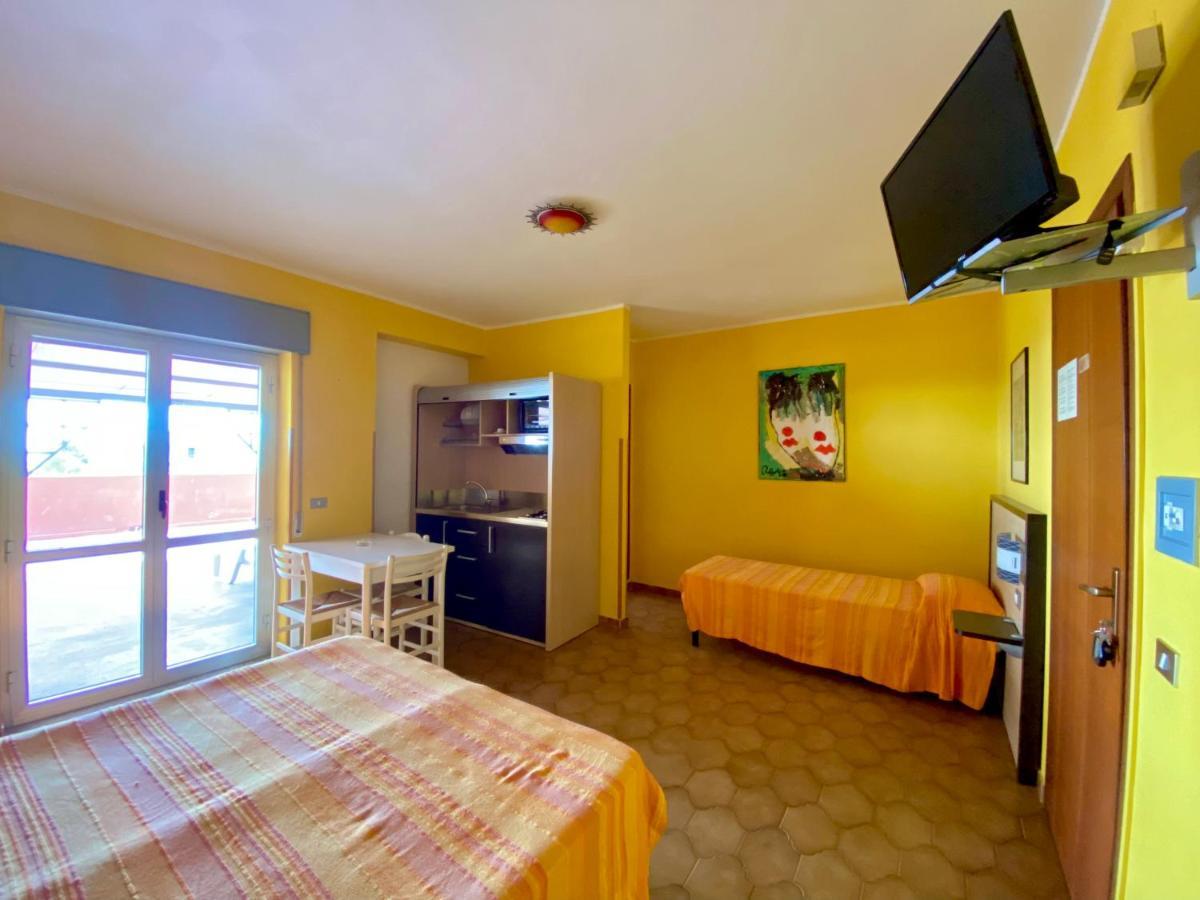 Residence Hotel Felix Ricadi Exterior photo