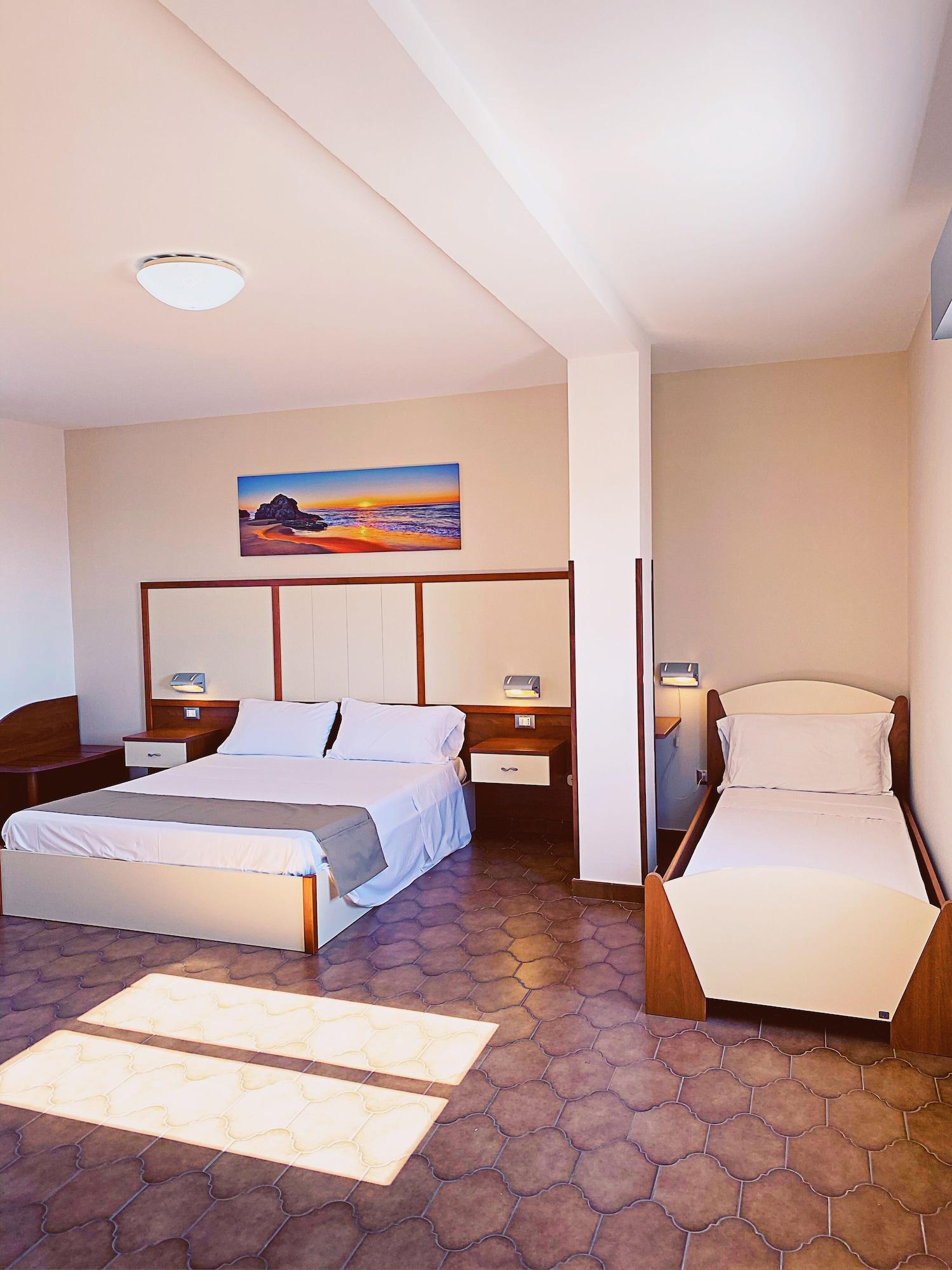 Residence Hotel Felix Ricadi Exterior photo