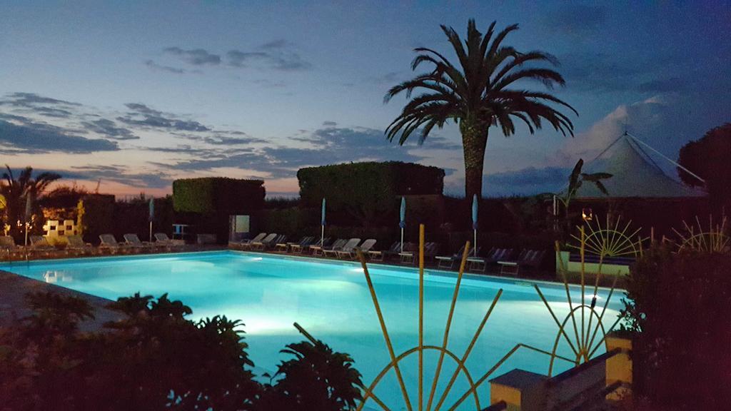 Residence Hotel Felix Ricadi Exterior photo