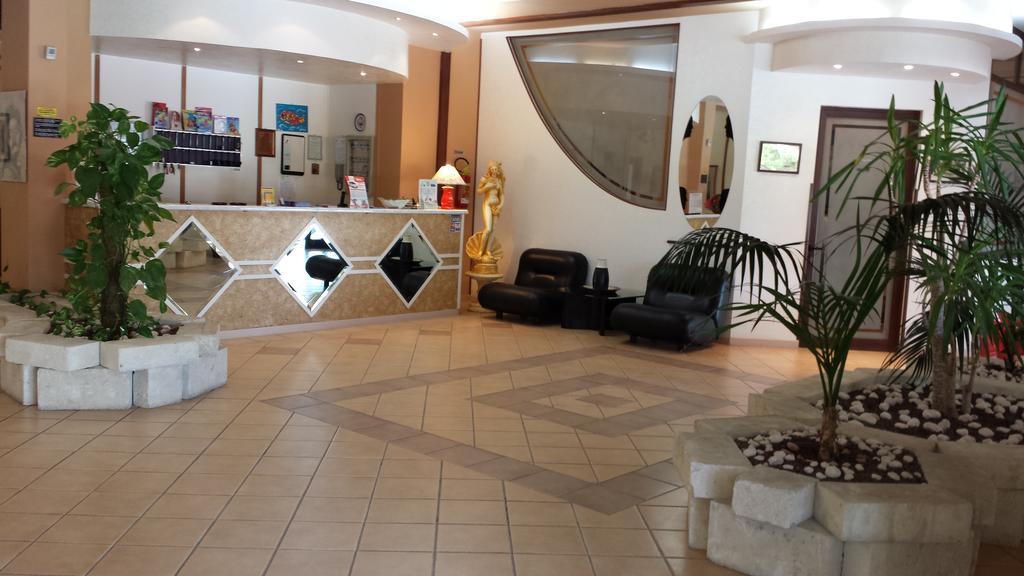 Residence Hotel Felix Ricadi Exterior photo