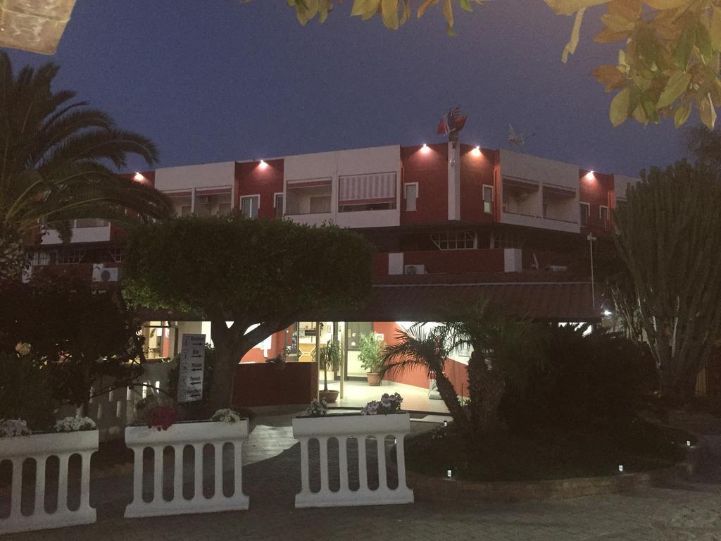 Residence Hotel Felix Ricadi Exterior photo