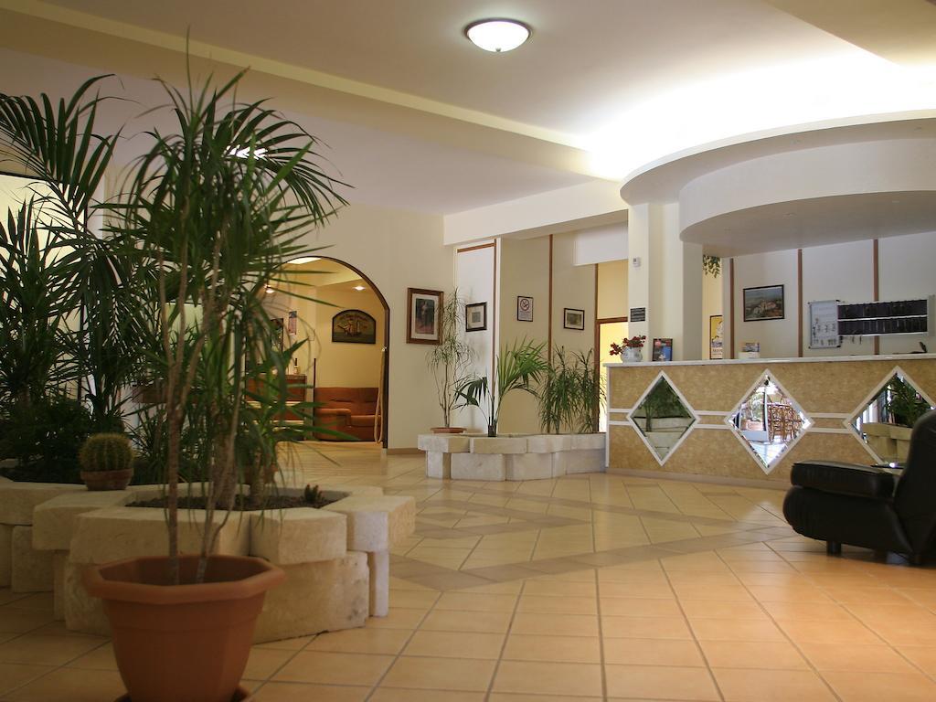 Residence Hotel Felix Ricadi Exterior photo