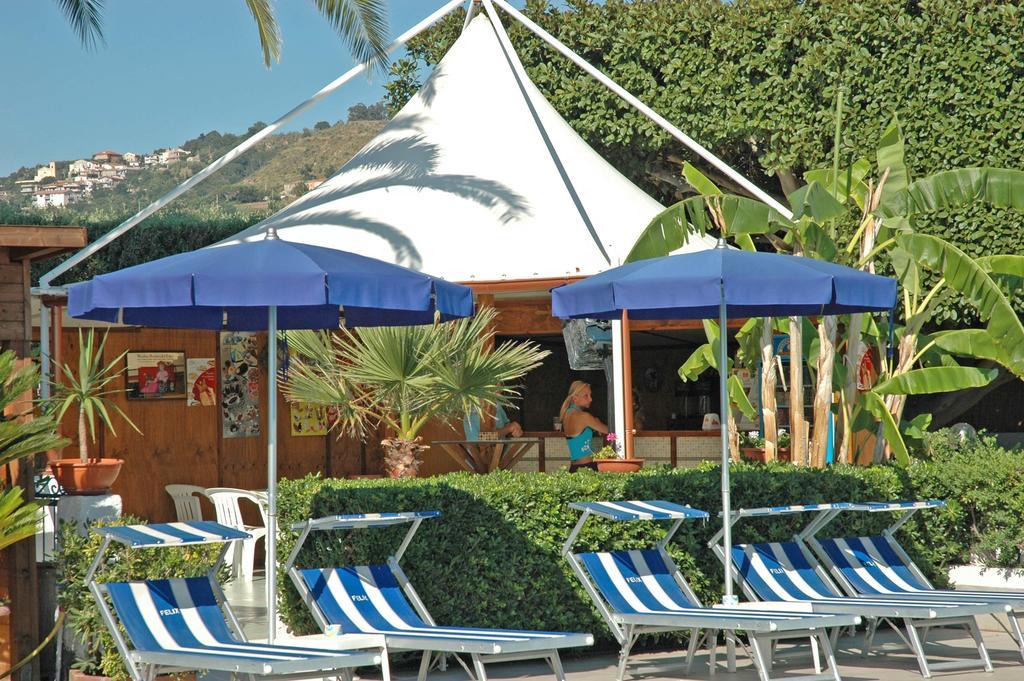 Residence Hotel Felix Ricadi Exterior photo