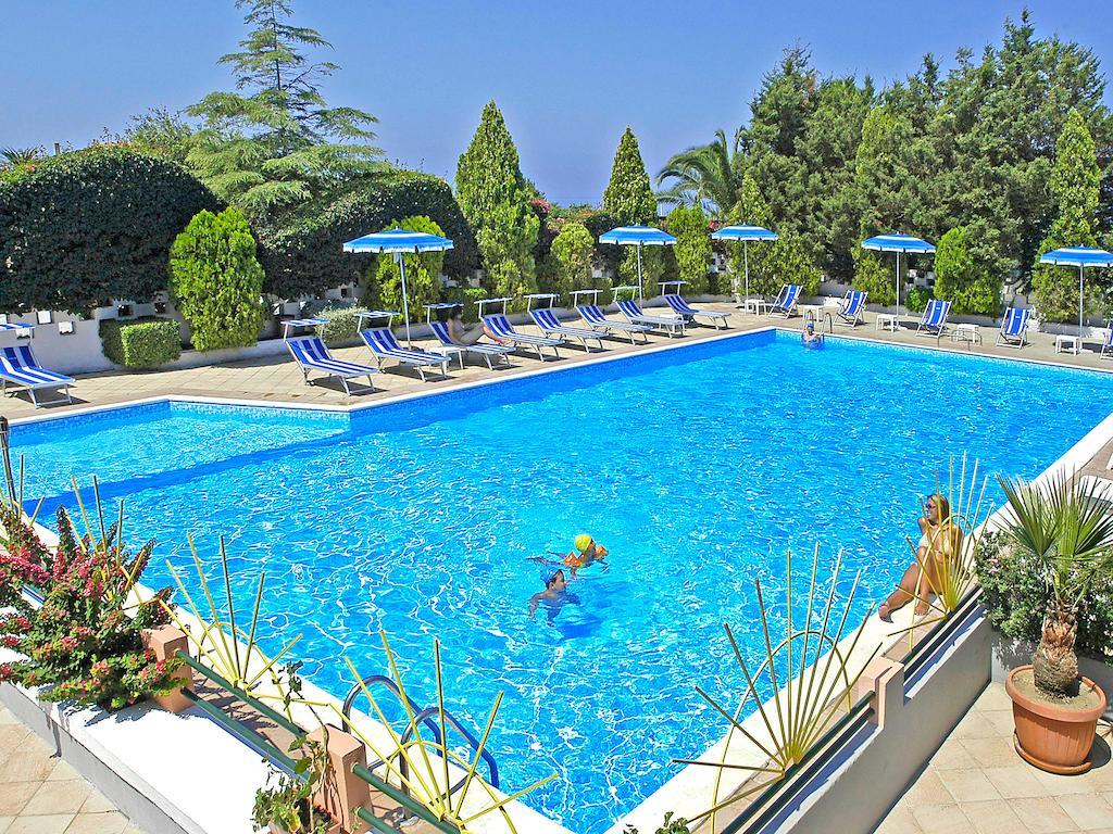 Residence Hotel Felix Ricadi Exterior photo