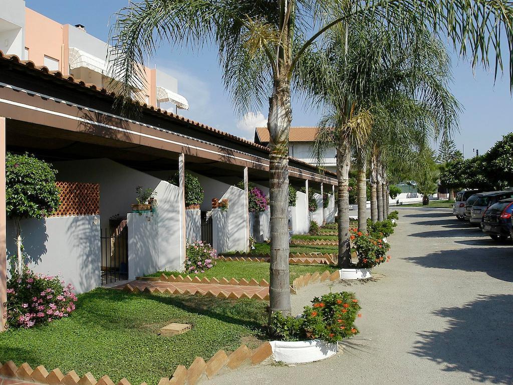 Residence Hotel Felix Ricadi Exterior photo