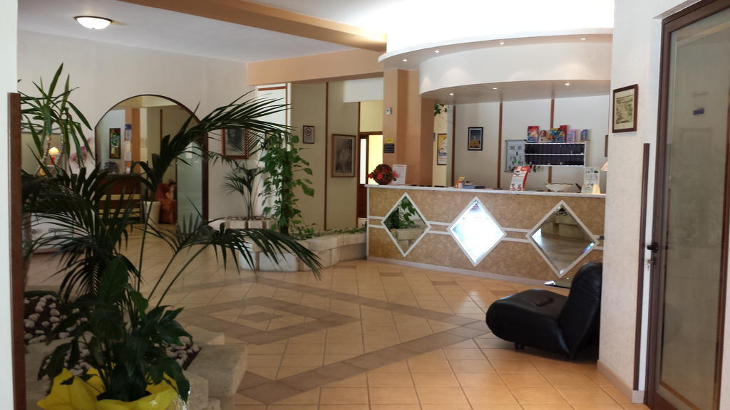 Residence Hotel Felix Ricadi Exterior photo