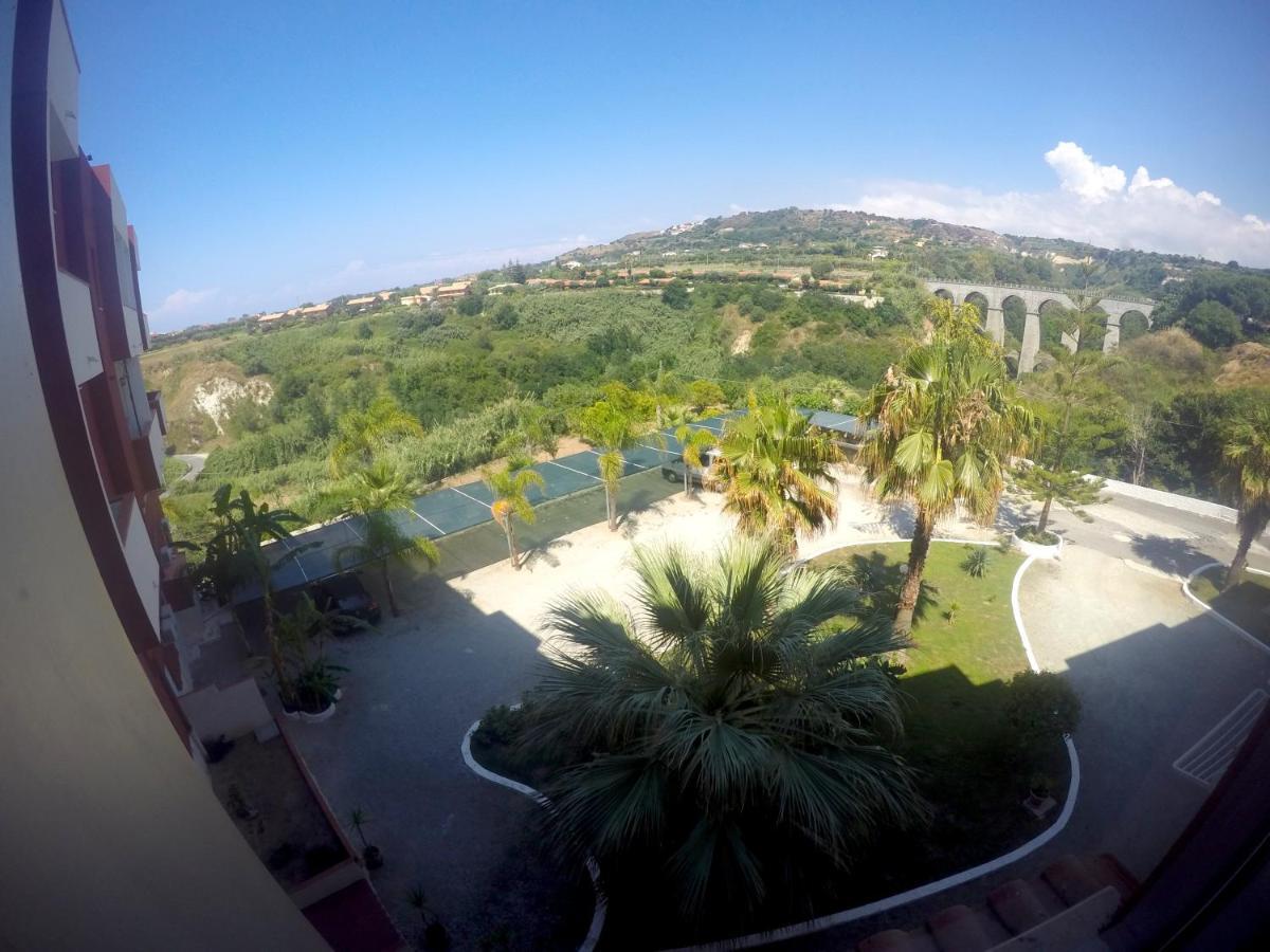 Residence Hotel Felix Ricadi Exterior photo