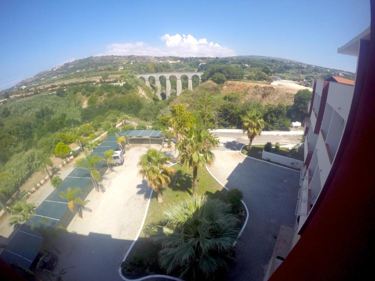 Residence Hotel Felix Ricadi Exterior photo